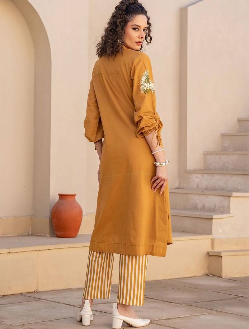 Women Floral Embroidered Regular Thread Work Pure Cotton Kurta with Trousers