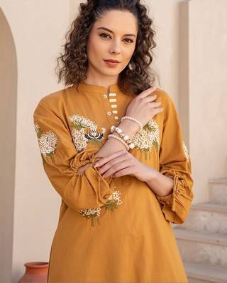 Women Floral Embroidered Regular Thread Work Pure Cotton Kurta with Trousers 5
