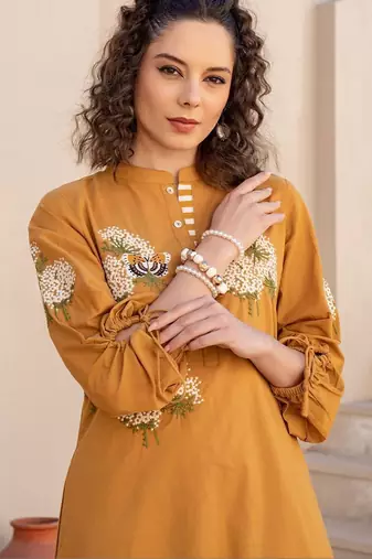 Women Floral Embroidered Regular Thread Work Pure Cotton Kurta with Trousers