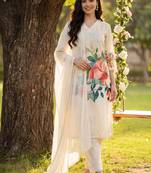 Women Floral Printed Regular Kurta with Trousers & With Dupatta