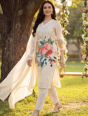 Women Floral Printed Regular Kurta with Trousers & With Dupatta 3