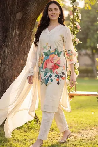Women Floral Printed Regular Kurta with Trousers & With Dupatta