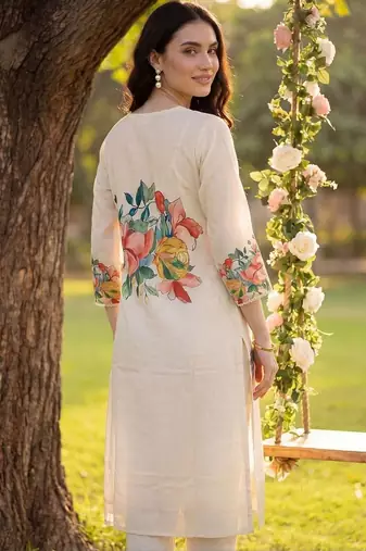 Women Floral Printed Regular Kurta with Trousers & With Dupatta