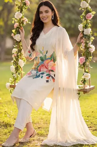 Women Floral Printed Regular Kurta with Trousers & With Dupatta