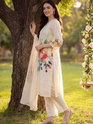 Women Floral Printed Regular Kurta with Trousers & With Dupatta 6