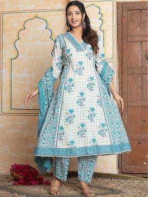 Women Floral Printed Panelled Beads and Stones Pure Cotton Kurta with Trousers & With Dupatta 2