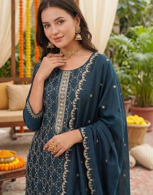 Women Ethnic Motifs Embroidered Regular Thread Work Kurta with Trousers & With Dupatta 3