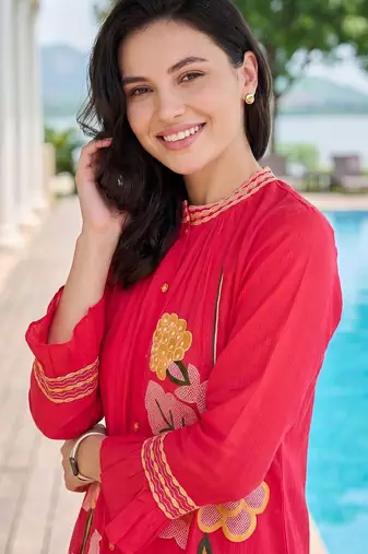 Women Floral Embroidered Regular Thread Work Kurta with Trousers