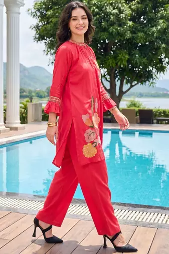 Women Floral Embroidered Regular Thread Work Kurta with Trousers