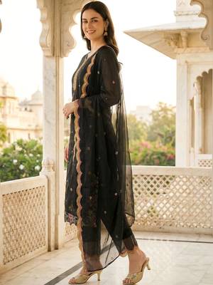 Women Ethnic Motifs Embroidered Regular Thread Work Kurta with Trousers & With Dupatta 3