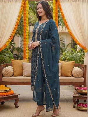Women Ethnic Motifs Embroidered Regular Thread Work Kurta with Trousers & With Dupatta 3