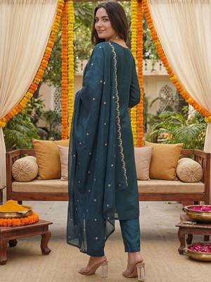 Women Ethnic Motifs Embroidered Regular Thread Work Kurta with Trousers & With Dupatta 4