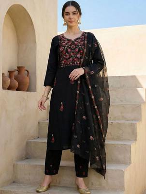 Women Floral Embroidered Regular Thread Work Kurta with Trousers & With Dupatta 2