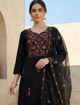 Women Floral Embroidered Regular Thread Work Kurta with Trousers & With Dupatta 3