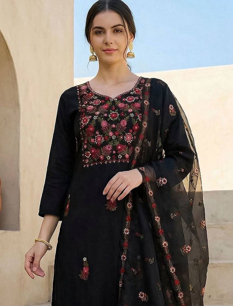 Women Floral Embroidered Regular Thread Work Kurta with Trousers & With Dupatta