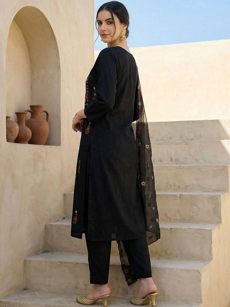 Women Floral Embroidered Regular Thread Work Kurta with Trousers & With Dupatta