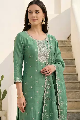 Women Ethnic Motifs Embroidered Regular Thread Work Kurta with Trousers & With Dupatta