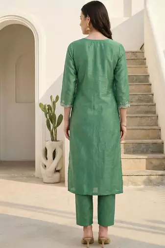 Women Ethnic Motifs Embroidered Regular Thread Work Kurta with Trousers & With Dupatta