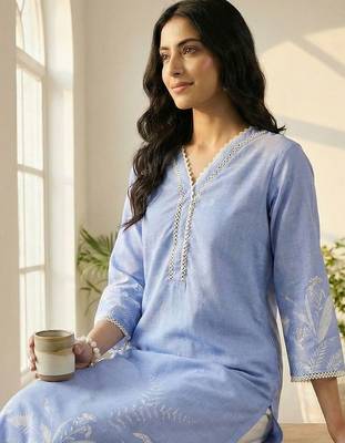 Women Floral Printed Regular Thread Work Linen Kurta with Trousers & With Dupatta 3
