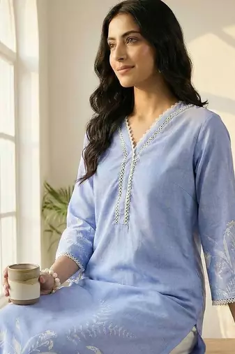 Women Floral Printed Regular Thread Work Linen Kurta with Trousers & With Dupatta