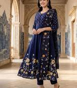 Women Floral Printed Regular Thread Work Pure Cotton Kurta with Trousers & With Dupatta