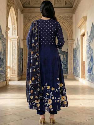 Women Floral Printed Regular Thread Work Pure Cotton Kurta with Trousers & With Dupatta 3