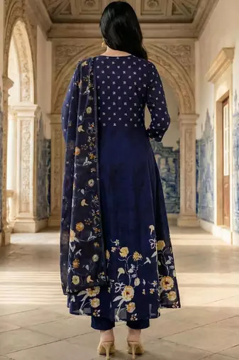 Women Floral Printed Regular Thread Work Pure Cotton Kurta with Trousers & With Dupatta