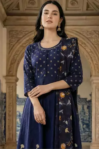 Women Floral Printed Regular Thread Work Pure Cotton Kurta with Trousers & With Dupatta