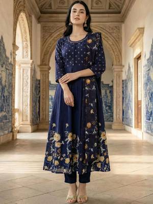 Women Floral Printed Regular Thread Work Pure Cotton Kurta with Trousers & With Dupatta 5