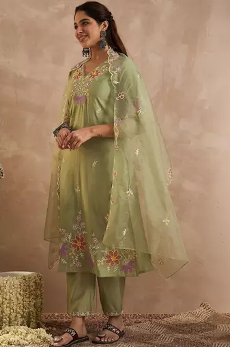 Women Floral Embroidered Regular Thread Work Kurta with Trousers & With Dupatta