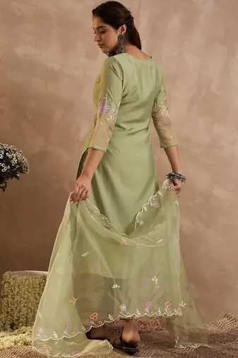 Women Floral Embroidered Regular Thread Work Kurta with Trousers & With Dupatta