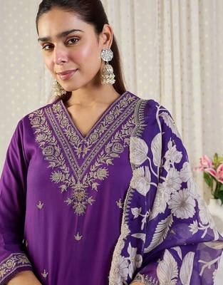 Floral Embroidered Thread Work Straight Kurta With Patiala & Dupatta 1