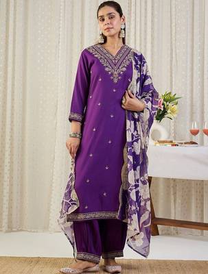 Floral Embroidered Thread Work Straight Kurta With Patiala & Dupatta 2