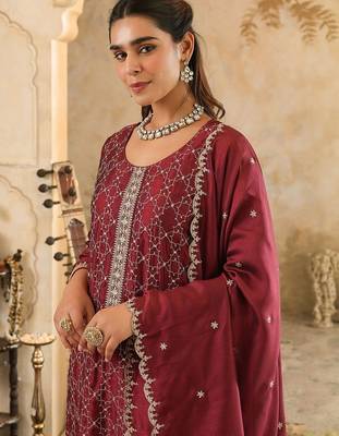 Women Ethnic Motifs Embroidered Thread Work Kurta with Trousers & Dupatta 2
