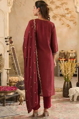 Women Ethnic Motifs Embroidered Thread Work Kurta with Trousers & Dupatta