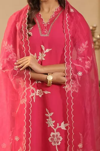 Women Floral Embroidered Regular Sequinned Kurta with Trousers & Dupatta