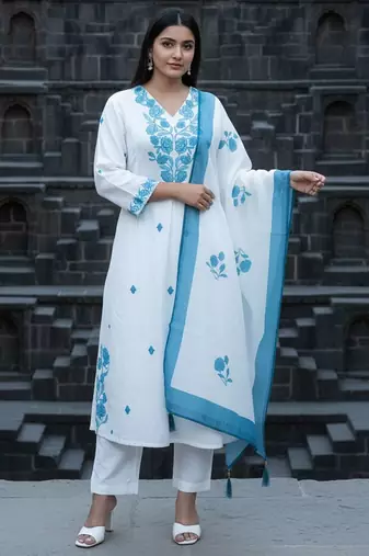 Women Floral Embroidered Regular Thread Work Kurta with Trousers & With Dupatta