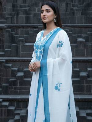 Women Floral Embroidered Regular Thread Work Kurta with Trousers & With Dupatta 2