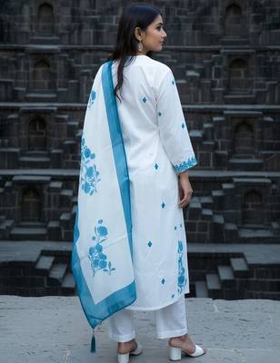 Women Floral Embroidered Regular Thread Work Kurta with Trousers & With Dupatta 4