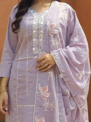 Floral Embroidered Thread Work Pure Cotton Kurta With Trousers & Dupatta 2