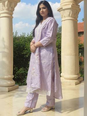 Floral Embroidered Thread Work Pure Cotton Kurta With Trousers & Dupatta 3