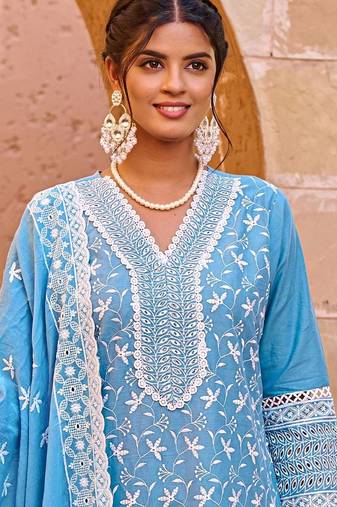 Women Floral Embroidered Thread Work Pure Cotton Kurta with Trousers & Dupatta