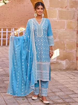 Women Floral Embroidered Thread Work Pure Cotton Kurta with Trousers & Dupatta 2