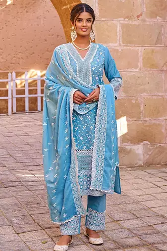Women Floral Embroidered Thread Work Pure Cotton Kurta with Trousers & Dupatta