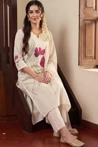Women Floral Printed Regular Kurta with Trousers & With Dupatta