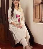 Women Floral Printed Regular Kurta with Trousers & With Dupatta
