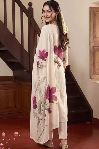 Women Floral Printed Regular Kurta with Trousers & With Dupatta