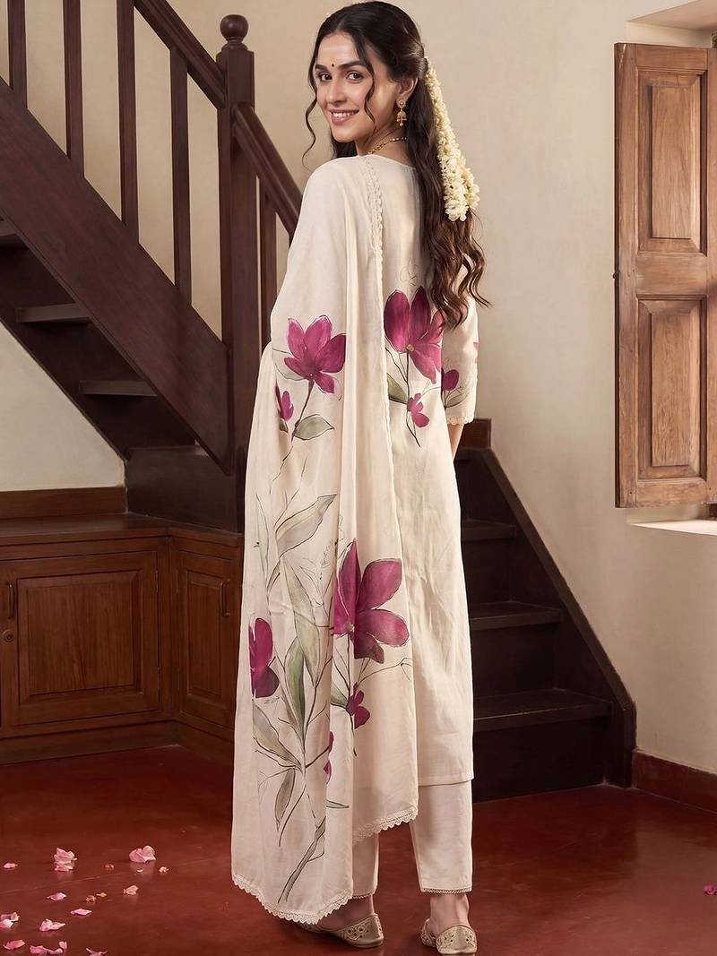 Women Floral Printed Regular Kurta with Trousers & With Dupatta