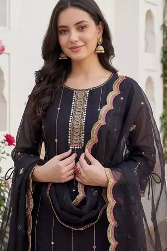 Women Floral Embroidered Regular Thread Work Kurta with Trousers & With Dupatta