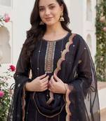 Women Floral Embroidered Regular Thread Work Kurta with Trousers & With Dupatta